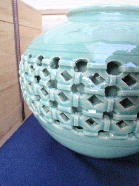 ◇送料無料◇新品♪高さ19cm 高麗青磁 海泉 網目透かし花瓶 二重壺