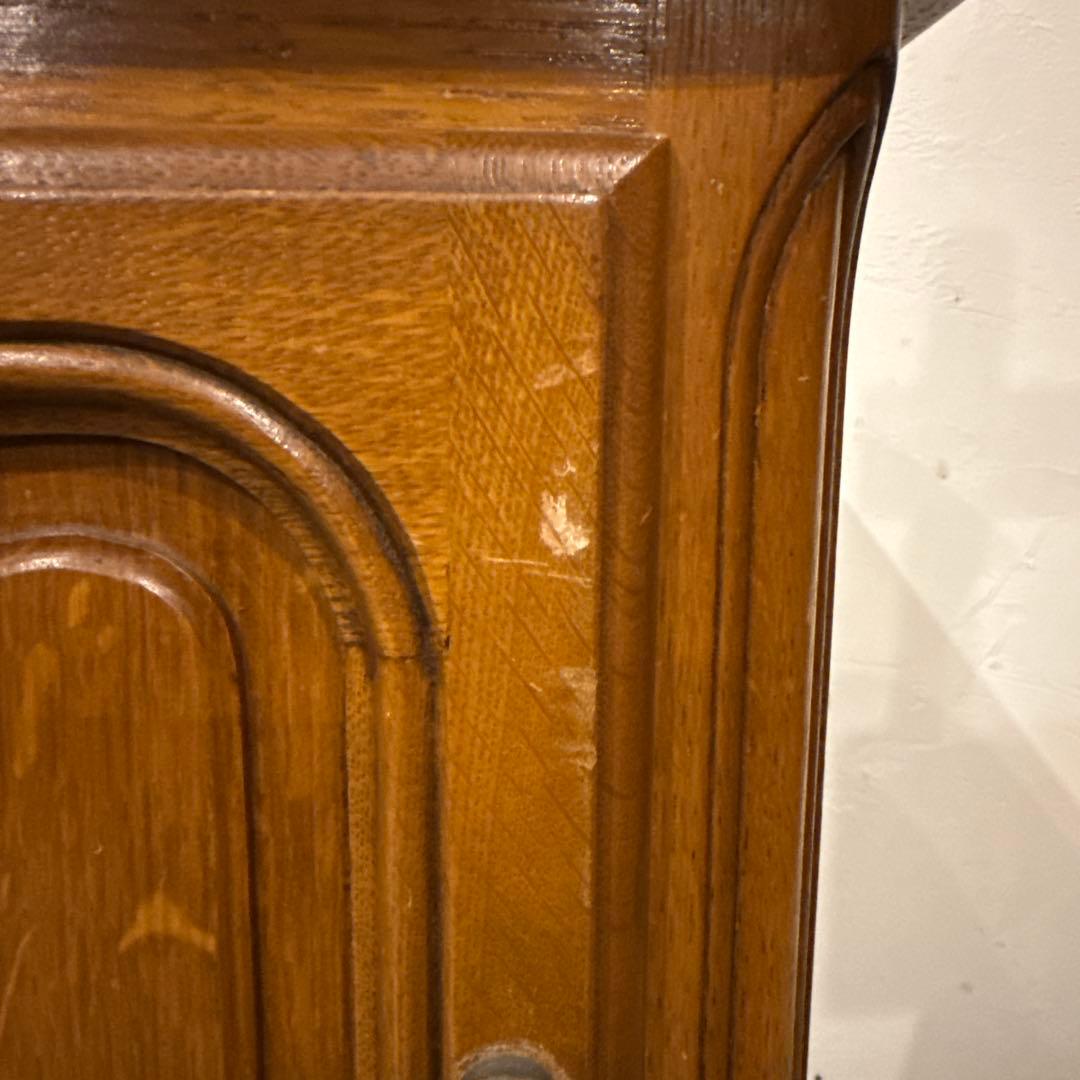 ヴィンテージ　木製サイドテーブル　扉収納付き　猫脚