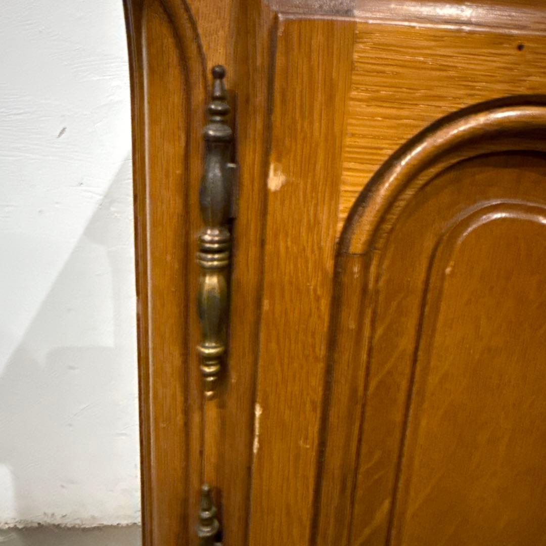 ヴィンテージ　木製サイドテーブル　扉収納付き　猫脚