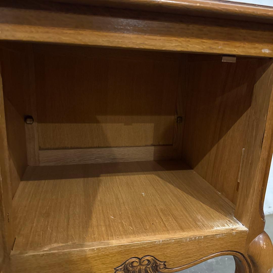 ヴィンテージ　木製サイドテーブル　扉収納付き　猫脚