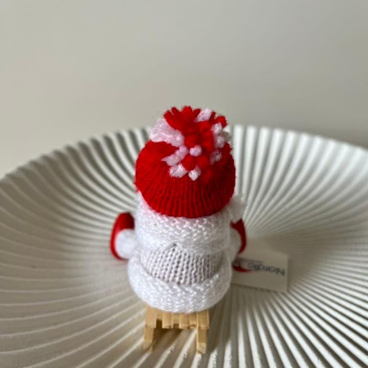 【新品/海外限定】ノルディカニッセ　そりに乗った女の子　白　 (北欧雑貨)