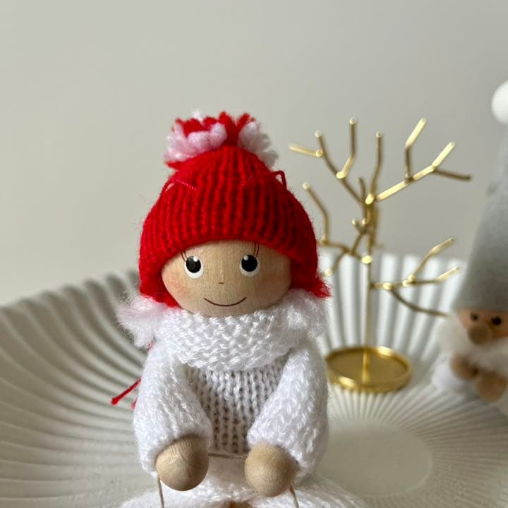 【新品/海外限定】ノルディカニッセ　そりに乗った女の子　白　 (北欧雑貨)