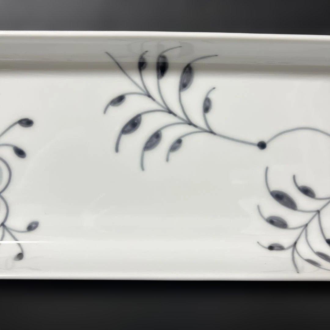 ［新品］ロイヤルコペンハーゲン　ブラックフルーテッドメガ　ロングデッシュ①