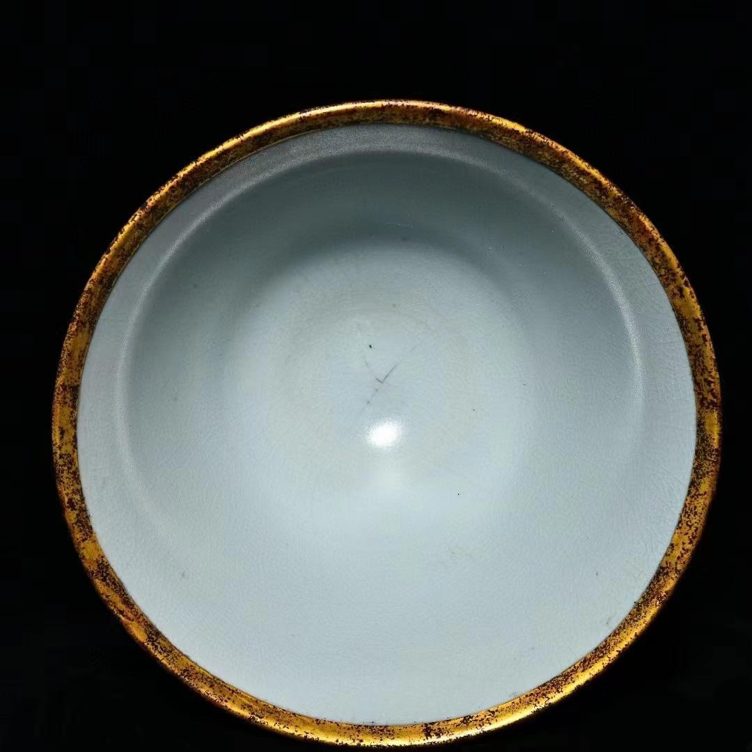 中国古美術・旧蔵の陶磁器、金鎧飾りの御題つき豆笠兜・12x24・置物