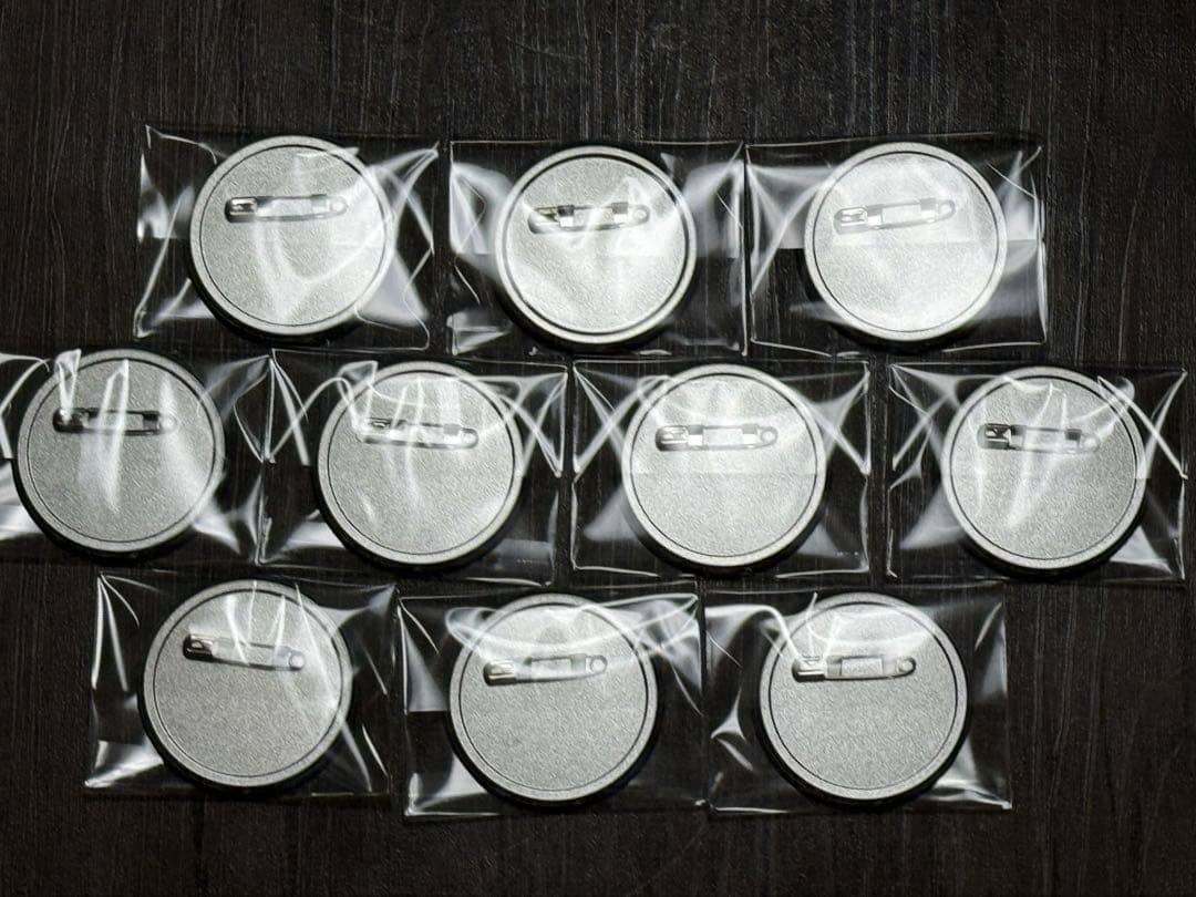 ツイステ 5周年 ブレイジングジュエル フロイド 缶バッジ 10個 即購入