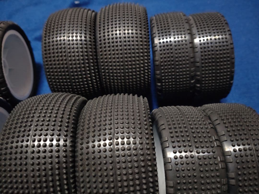 今だけ値引き、ラジコンバギー用、2WD用のカーペットタイヤ