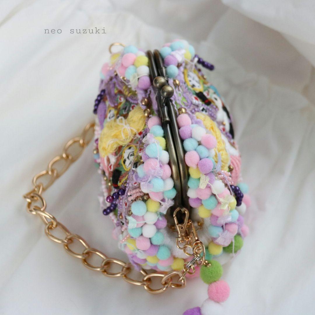 手刺繍のポーチ