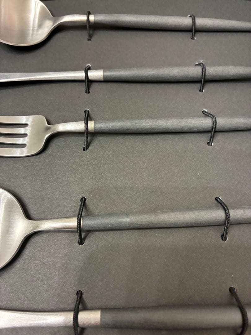 Cutipol カトラリーセット ブラックシルバー（デザート用）