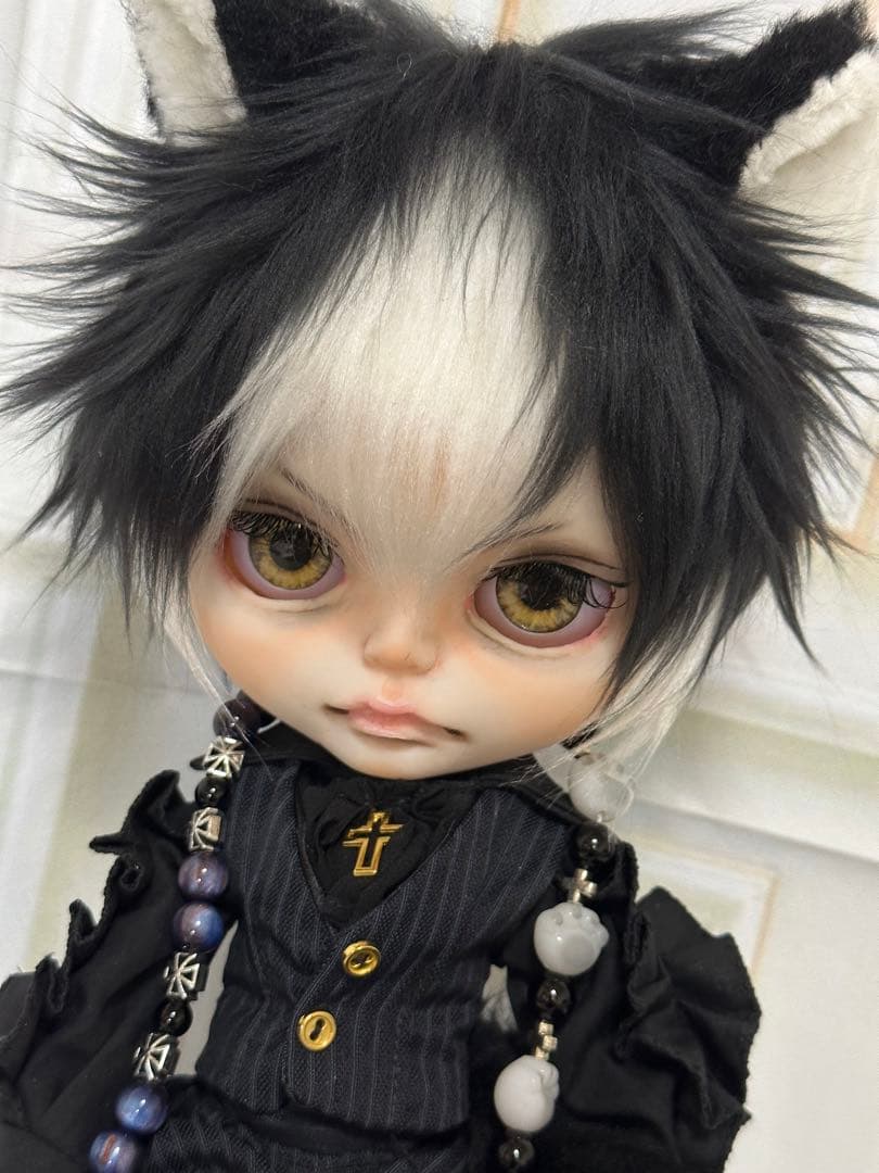 ゆ*ん様 アイシードール本体男の子　ボアウィッグ　OF付き 黒白ハチワレ猫