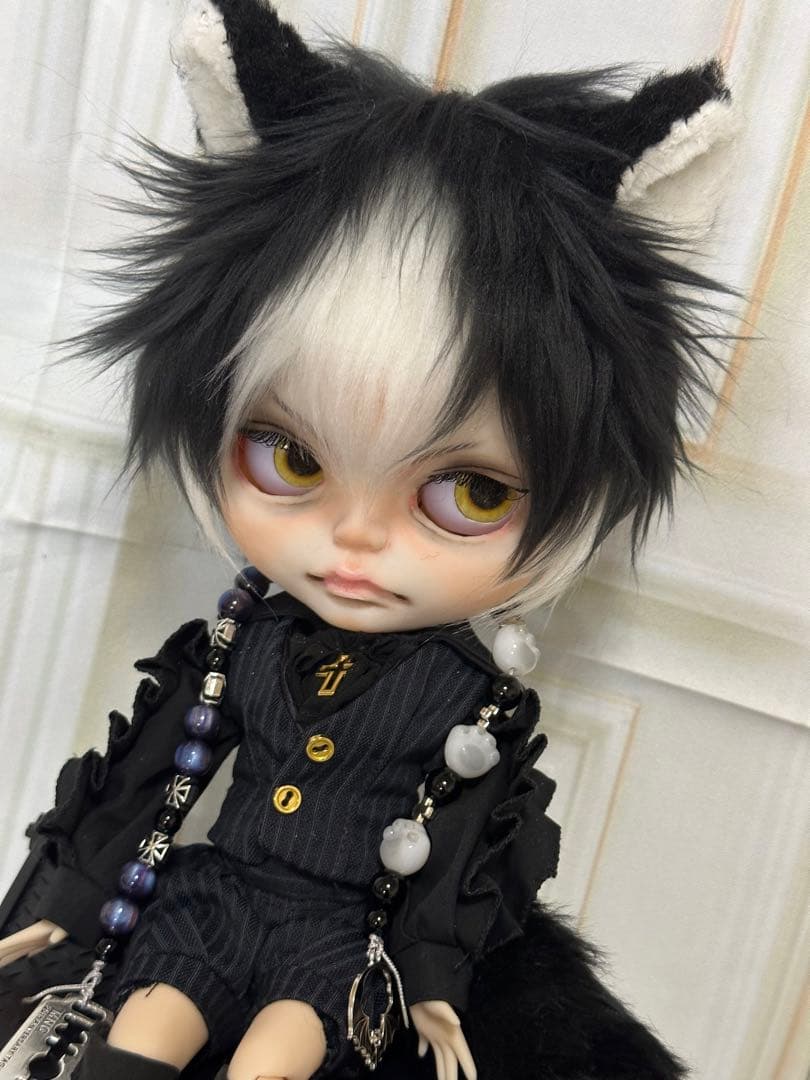 ゆ*ん様 アイシードール本体男の子　ボアウィッグ　OF付き 黒白ハチワレ猫