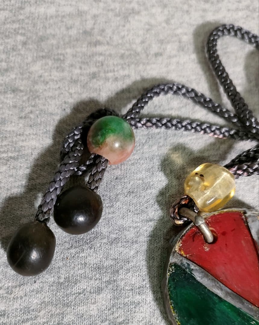 江戸時代のガラス着色をしステンドグラス風ペンダント中島憲司氏の制作