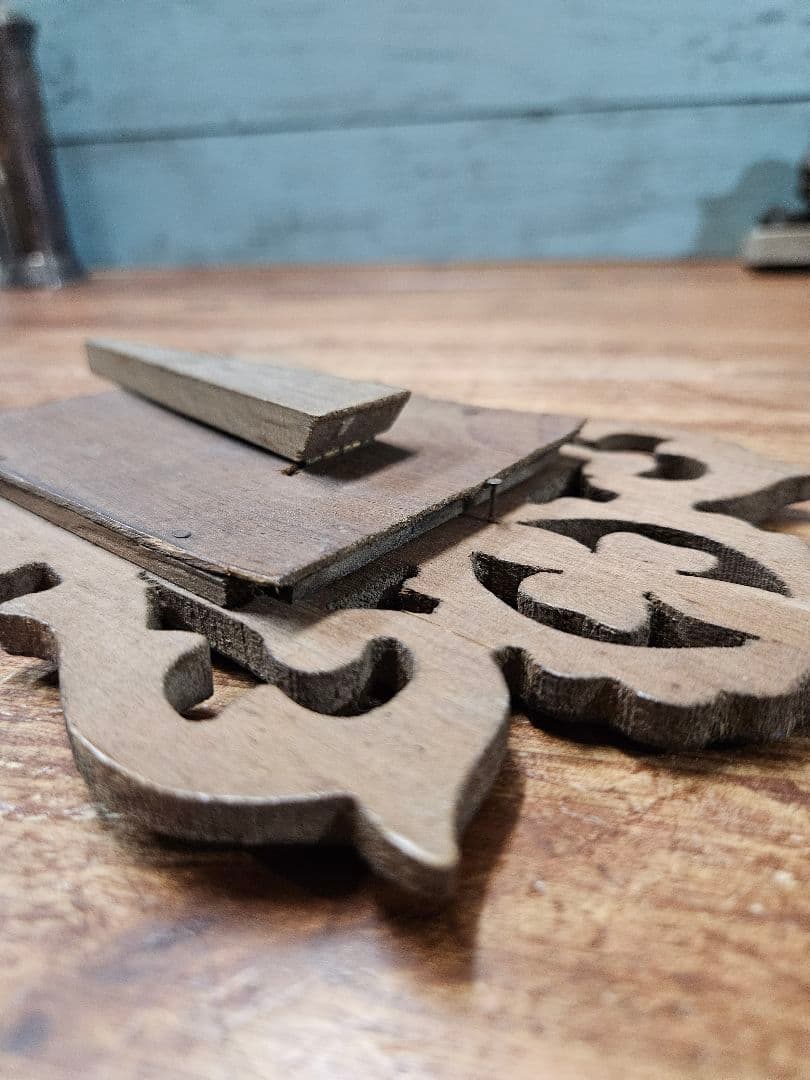 フランスアンティーク 木彫りのフォトフレーム 写真立て スタンド 木製