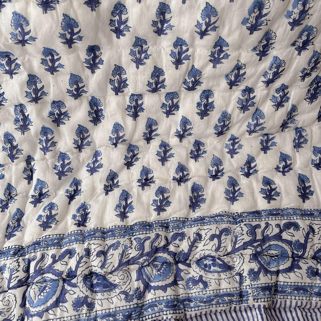 未使用※訳アリ　インド ブロックプリント 中綿入りキルト サルビアブルー　ラグ
