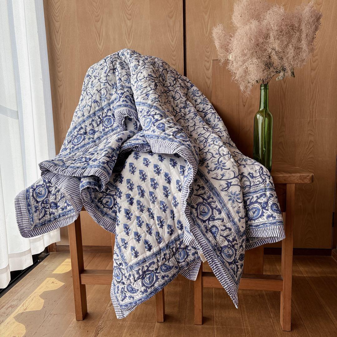 未使用※訳アリ　インド ブロックプリント 中綿入りキルト サルビアブルー　ラグ