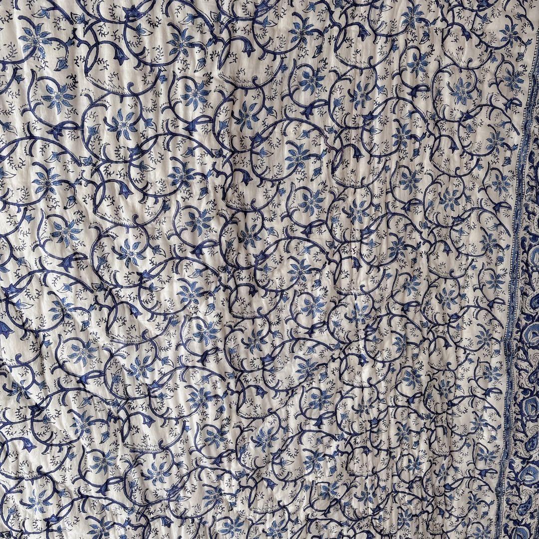 未使用※訳アリ　インド ブロックプリント 中綿入りキルト サルビアブルー　ラグ