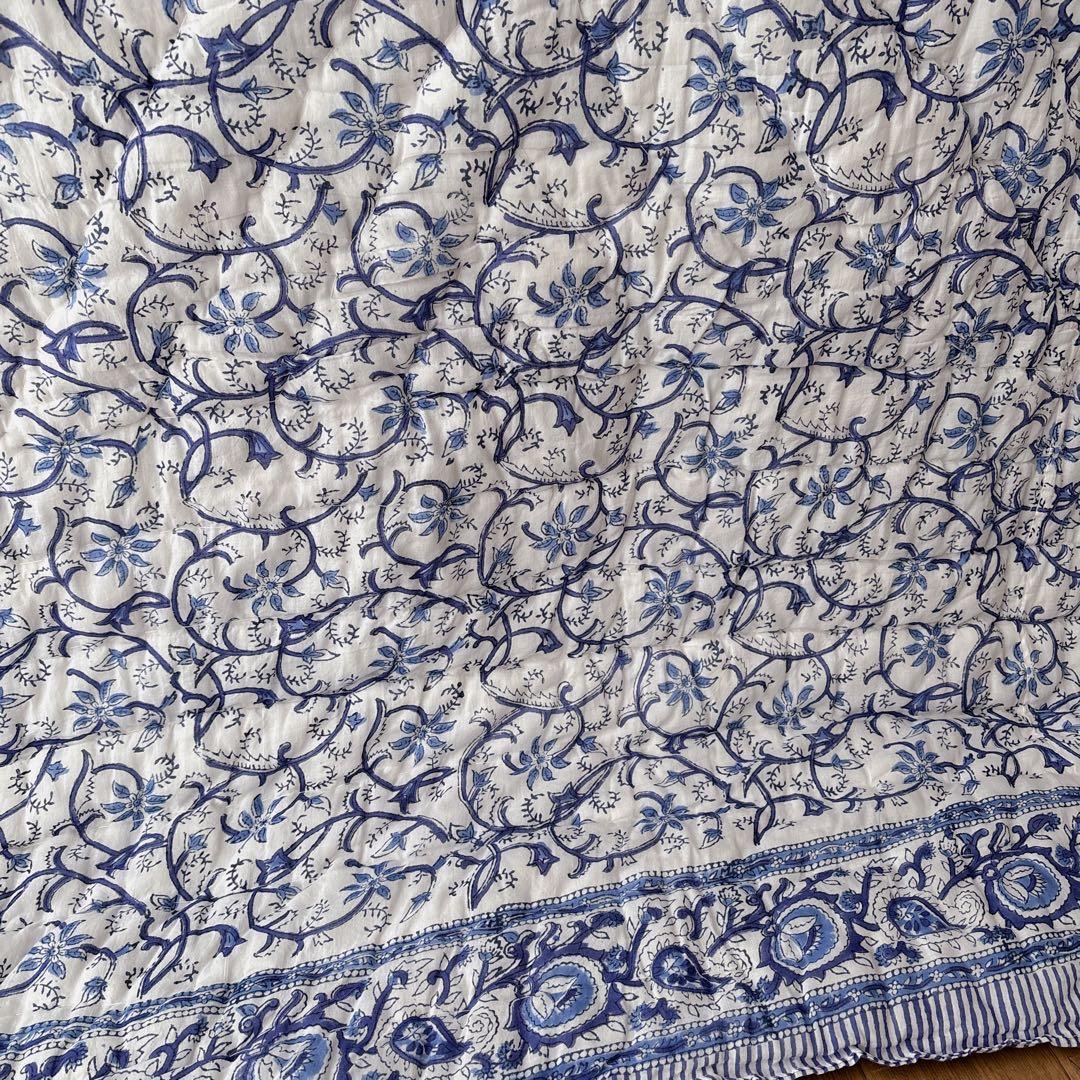 未使用※訳アリ　インド ブロックプリント 中綿入りキルト サルビアブルー　ラグ