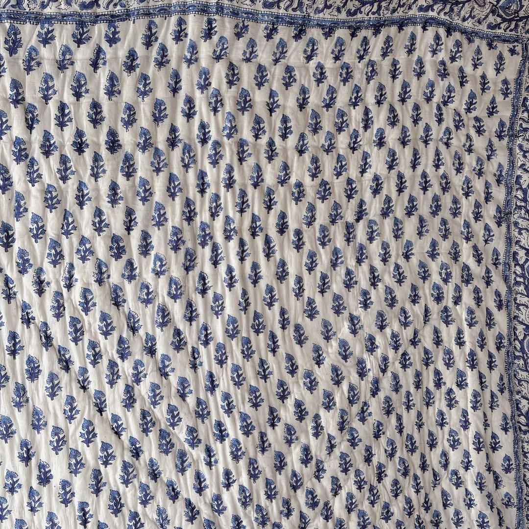 未使用※訳アリ　インド ブロックプリント 中綿入りキルト サルビアブルー　ラグ