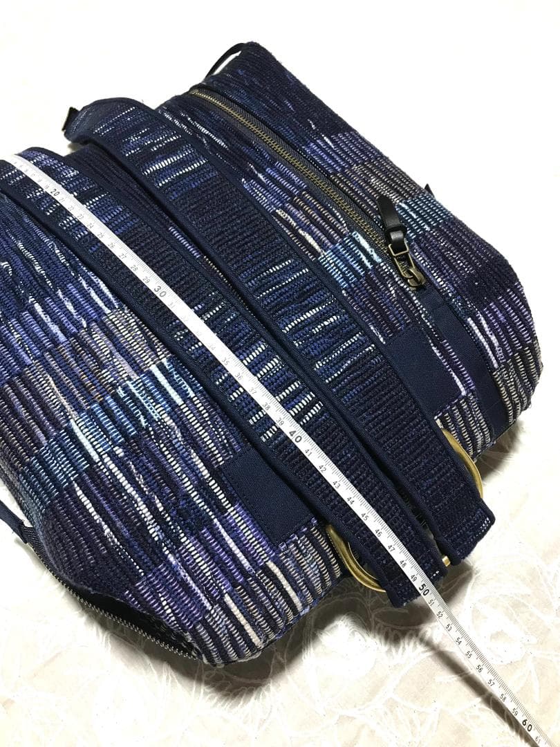 口がガバッと開く裂き織りのワイヤー口金リュック