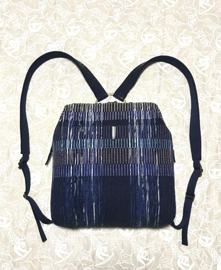 口がガバッと開く裂き織りのワイヤー口金リュック