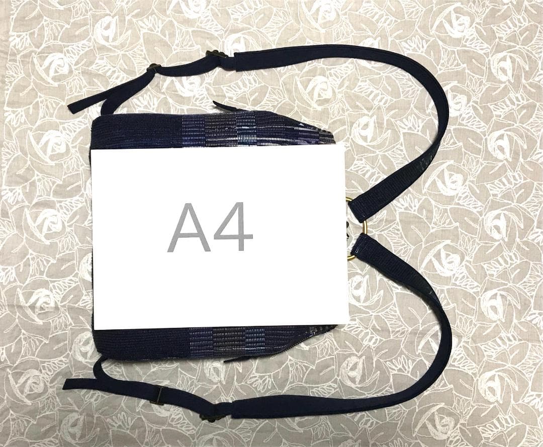 口がガバッと開く裂き織りのワイヤー口金リュック