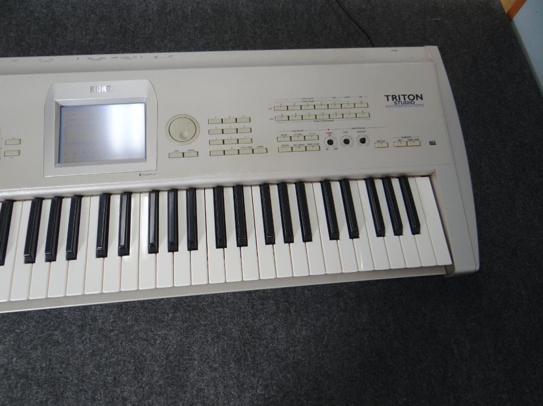 KORG Triton studio 動作確認済　ハードケース付