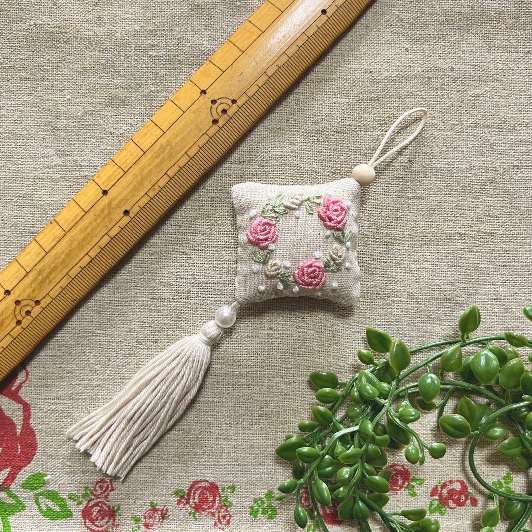 No.2306-46 タッセルスクエアサシェ 香り袋  ローズリース ピンク