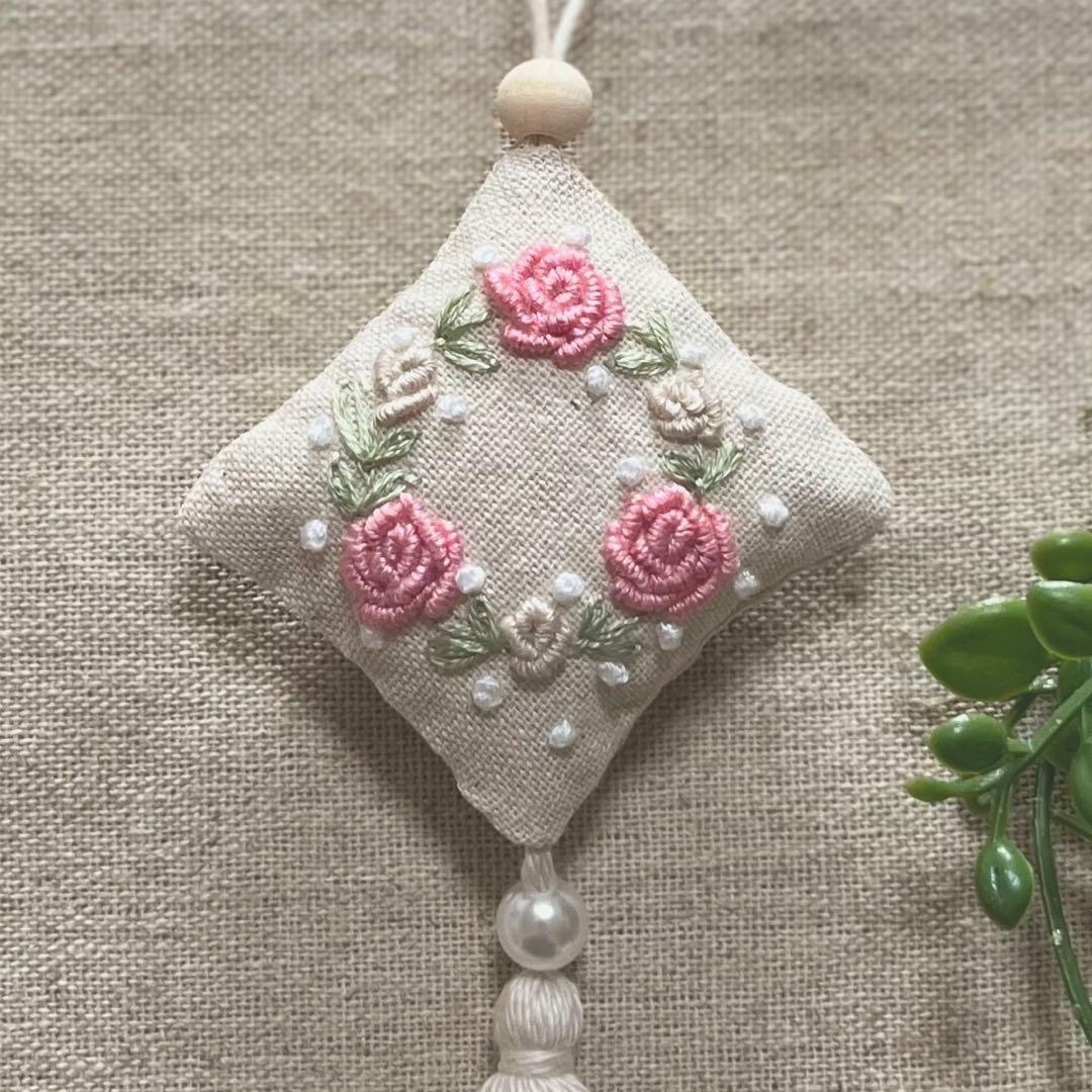 No.2306-46 タッセルスクエアサシェ 香り袋  ローズリース ピンク