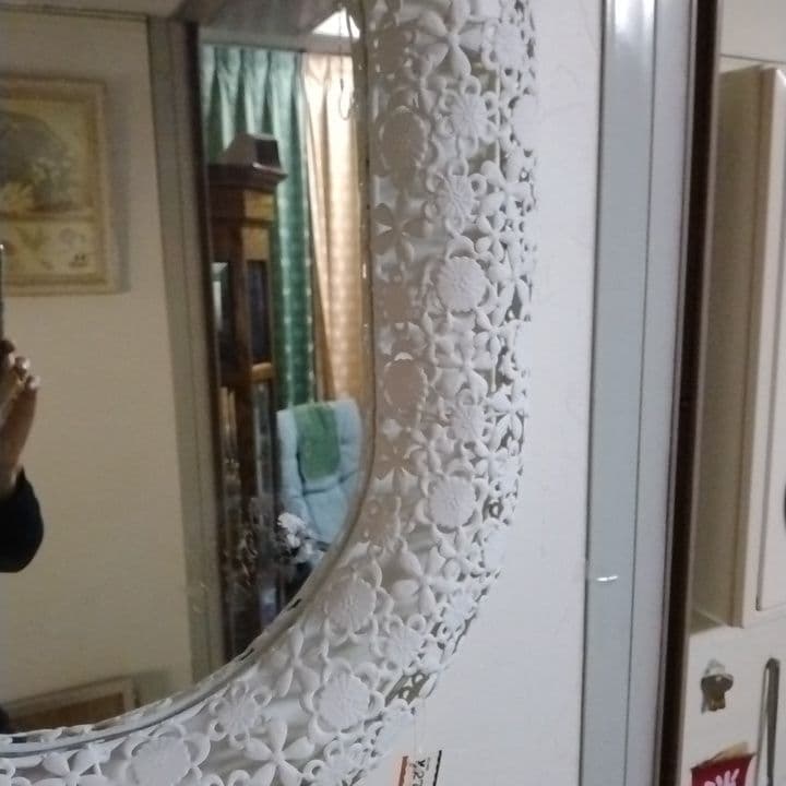 壁掛けミラー　オーバル 花模様　アイアン　透かし細工