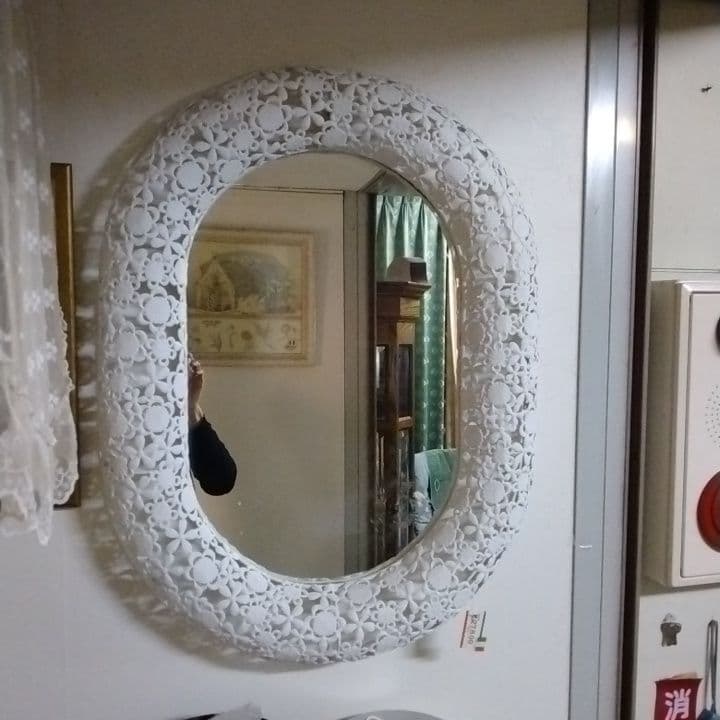 壁掛けミラー　オーバル 花模様　アイアン　透かし細工