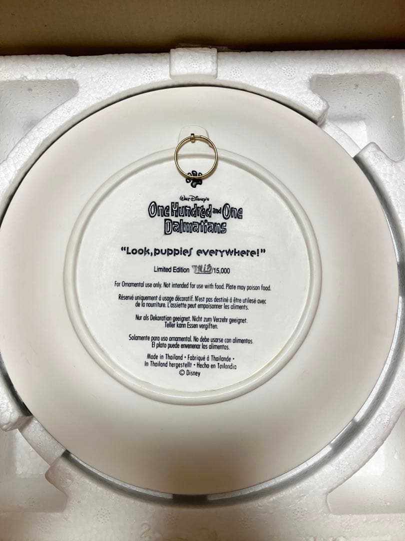 101匹わんちゃん レリーフプレート 限定15000枚 Disney - メルカリ