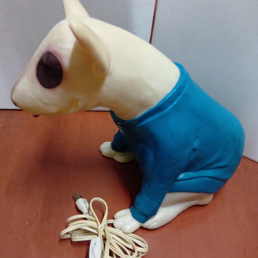 犬の形のランプ 青い服