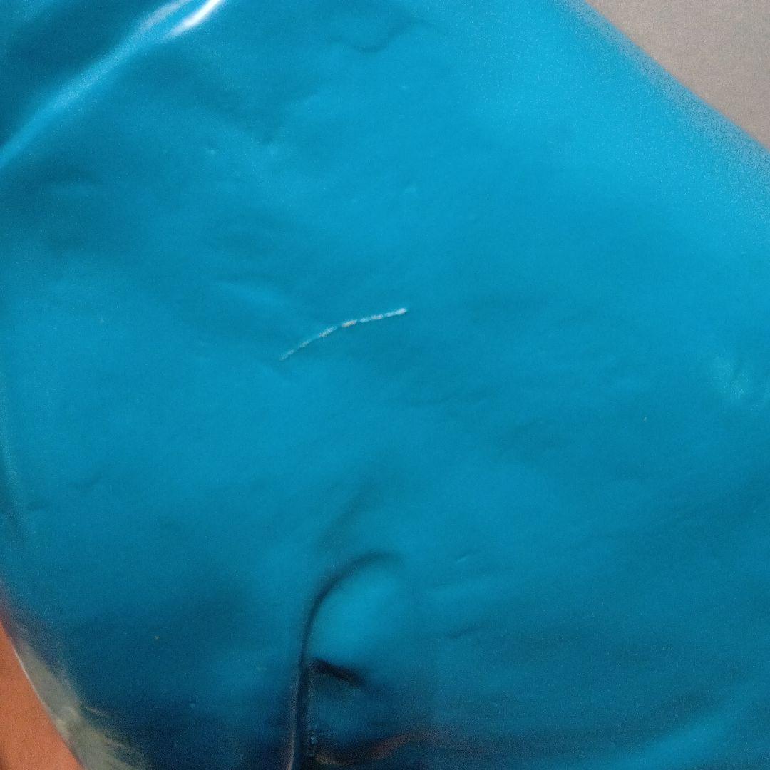 犬の形のランプ 青い服