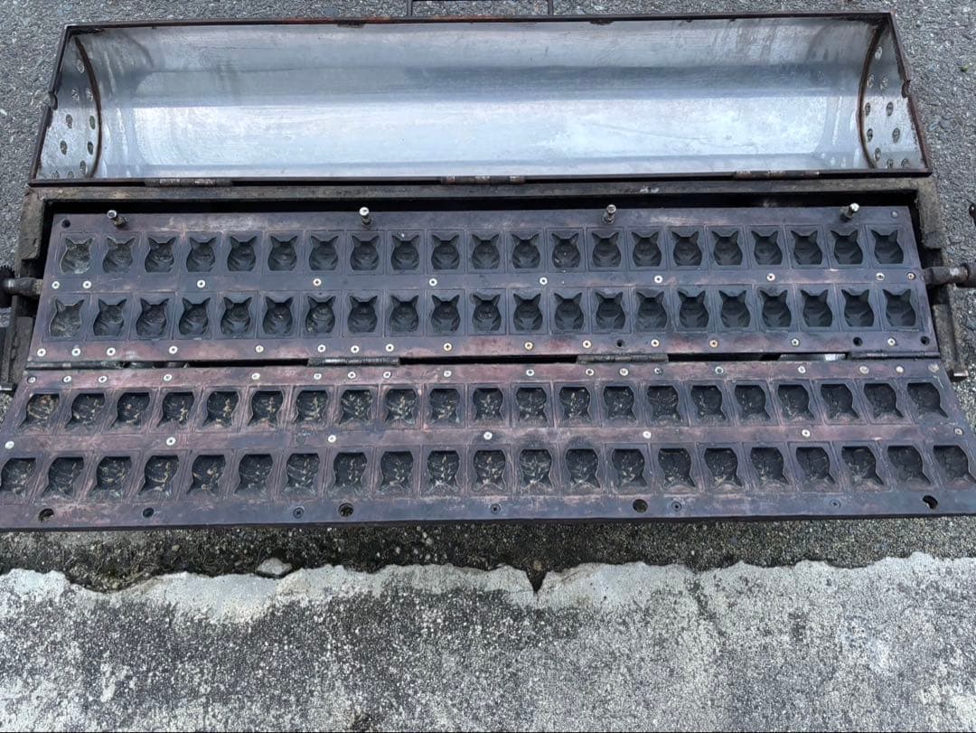 とわ様限定　業務用　キャラクター焼き型 ベビーカステラ　42穴　LPガス式