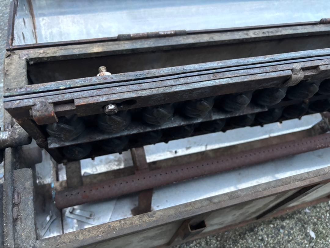 とわ様限定　業務用　キャラクター焼き型 ベビーカステラ　42穴　LPガス式