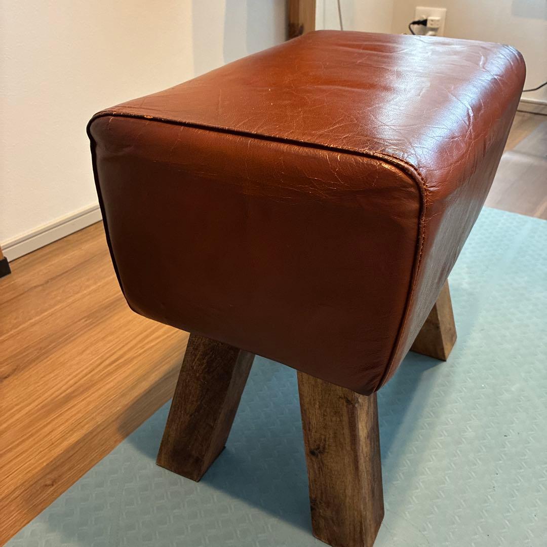 ブラウンレザーオットマン