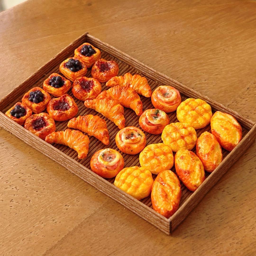 ハンドメイド】ミニチュアクロワッサン ミニチュアパン - メルカリ