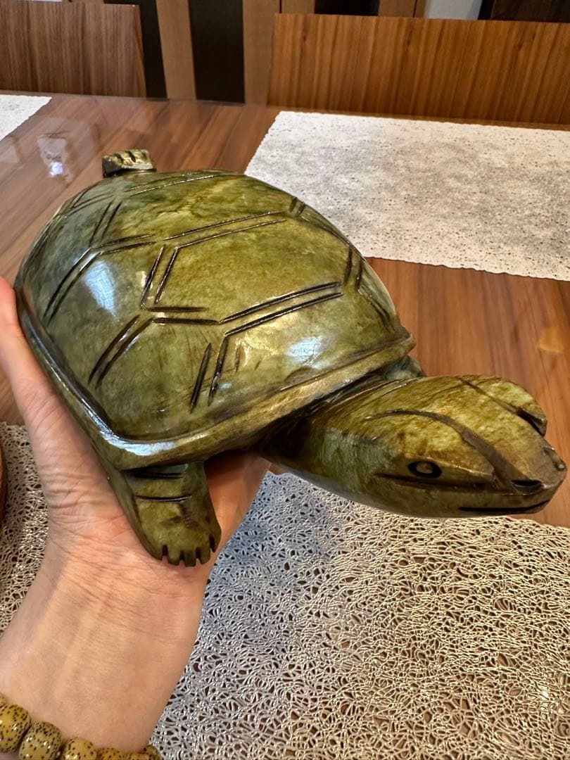 Z-456 天然玉石　古玉　大型　亀　老玉　河磨玉　置物　風水　縁起物　金運