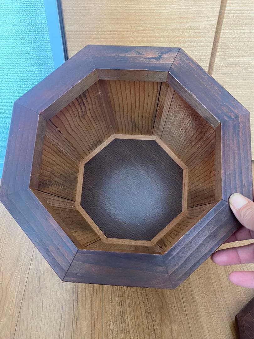 木製木の香りかおる、八角形の木製蓋つきゴミ箱（ブラウン）