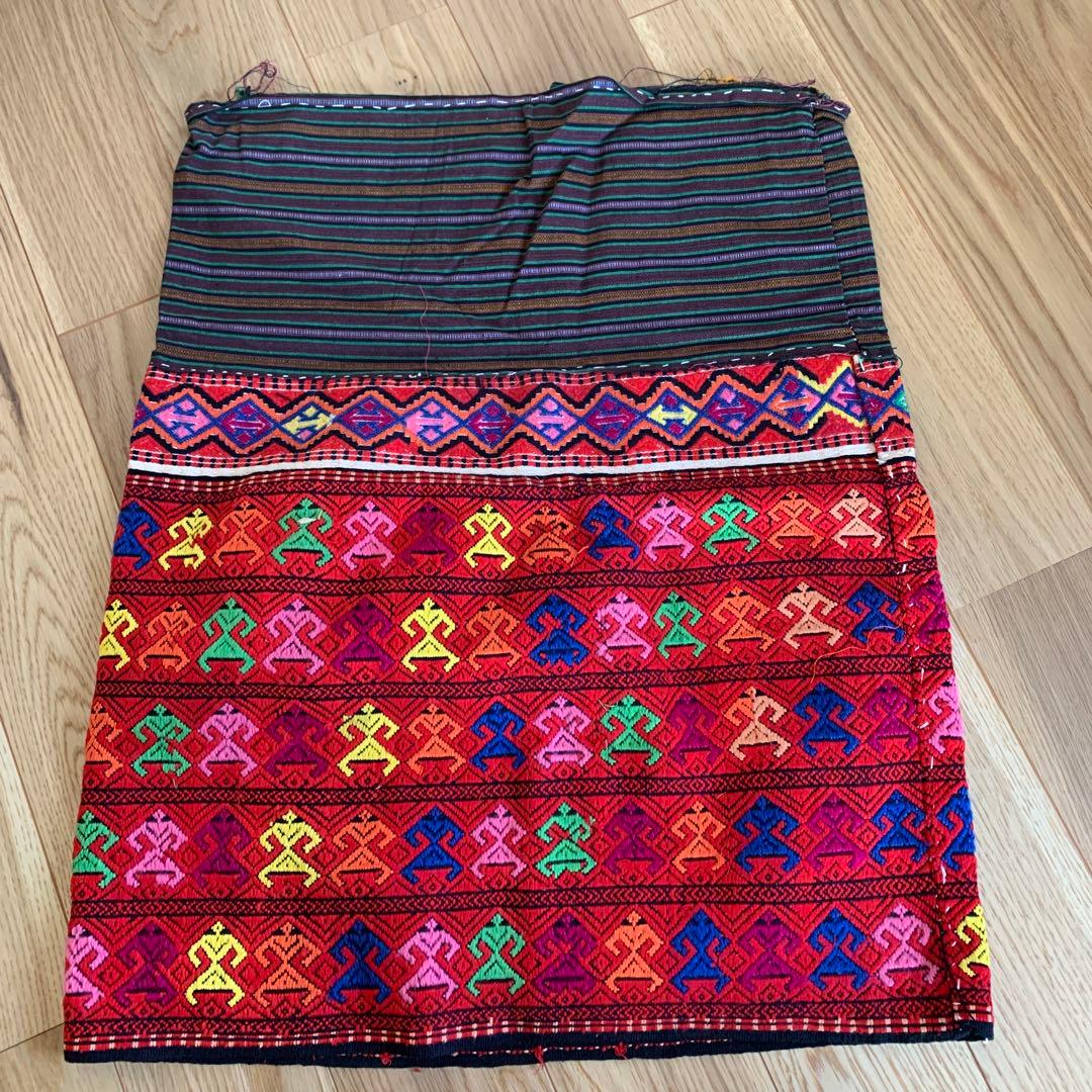 少数民族衣装　工芸品　刺繍スカート　スカート　中国国境