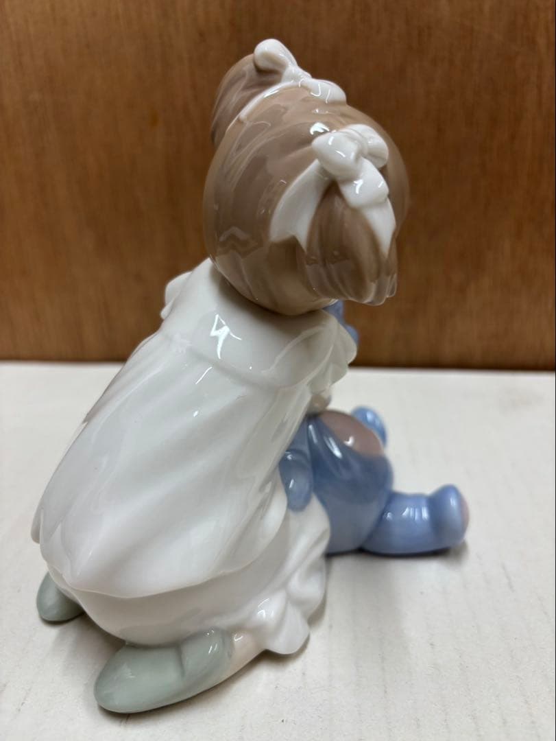 リアドロ (ナオ ) 大好きな女の子とウサギ