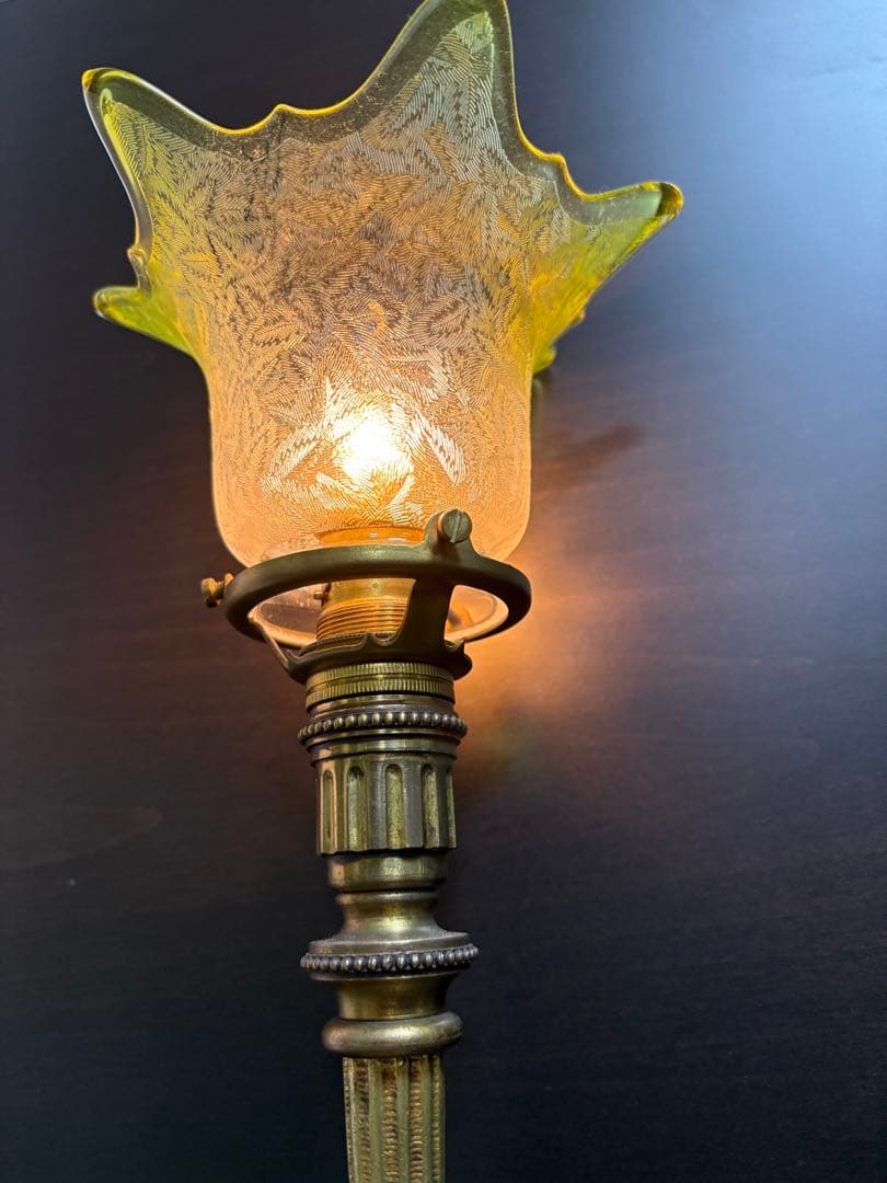 オールドバカラエグランチェシェイド&真鍮装飾スタンドランプ。