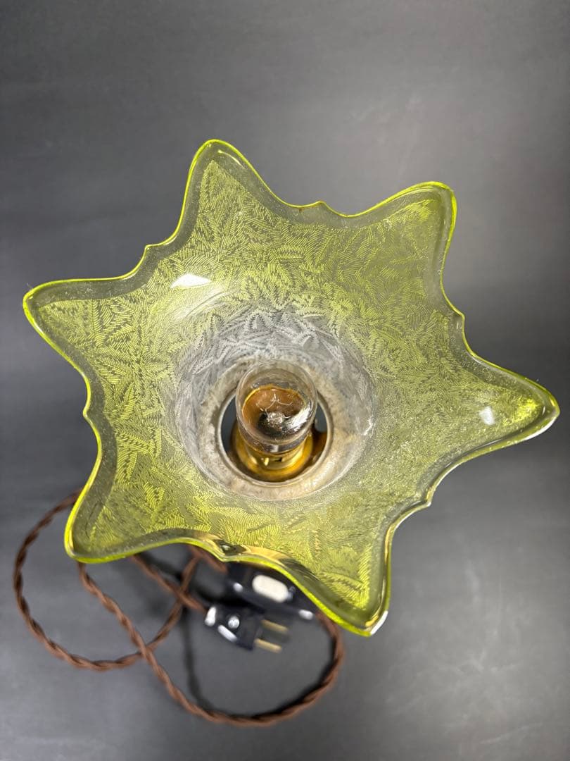 オールドバカラエグランチェシェイド&真鍮装飾スタンドランプ。