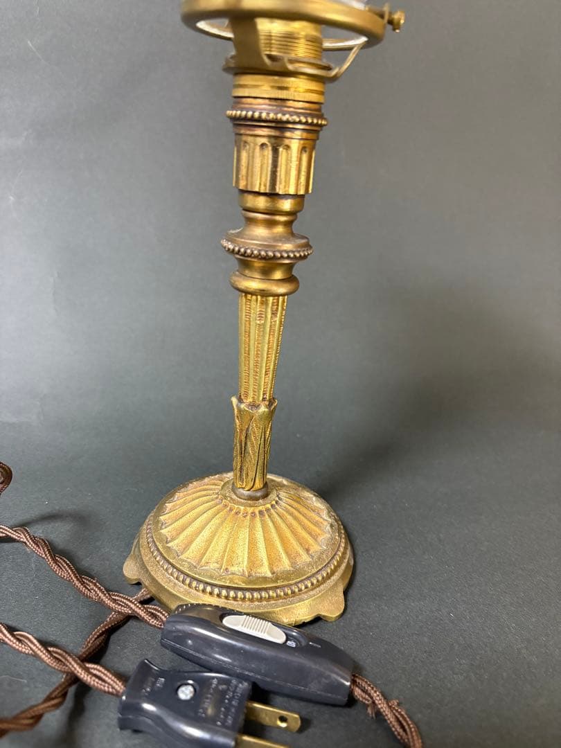 オールドバカラエグランチェシェイド&真鍮装飾スタンドランプ。