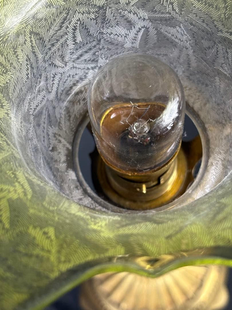 オールドバカラエグランチェシェイド&真鍮装飾スタンドランプ。