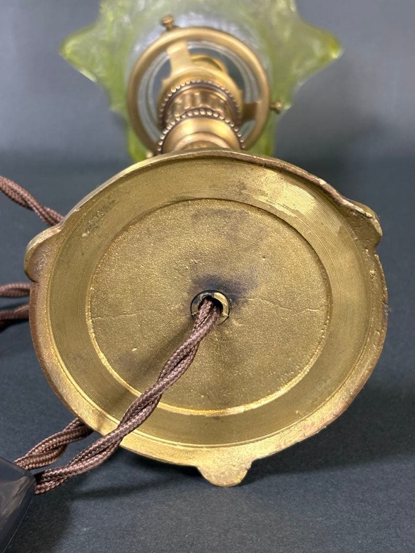 オールドバカラエグランチェシェイド&真鍮装飾スタンドランプ。