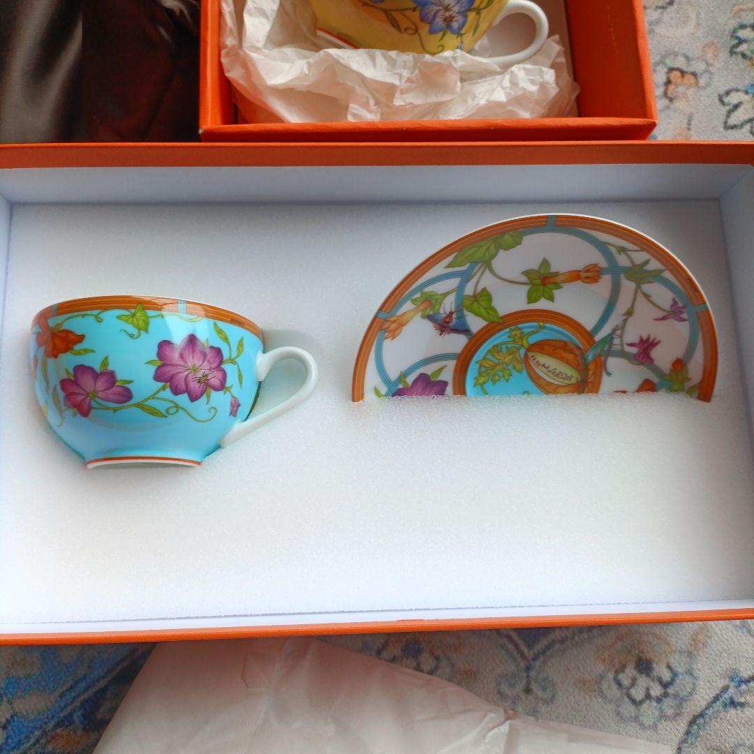 エルメスカップとソーサーシエスタイエロー三客アイランド１客　全部で四客