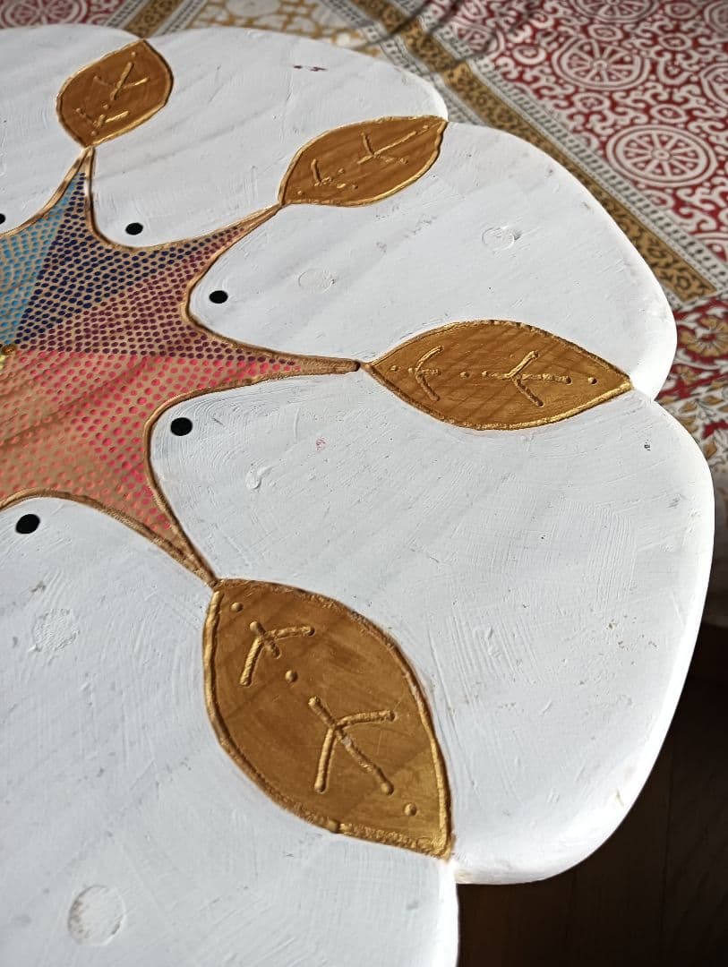 木製サイドテーブル 花形 牛柄 手描き 1点物-純正販売中