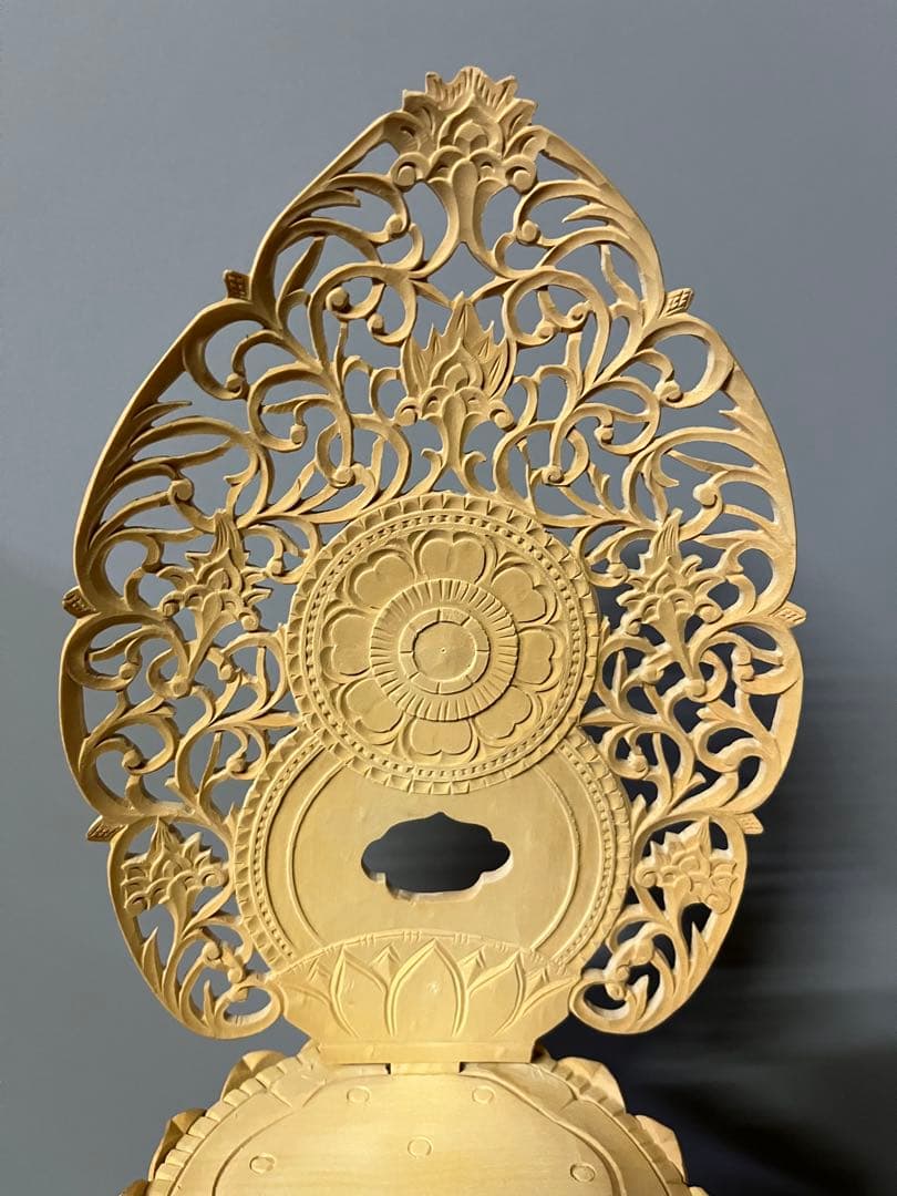 値下　仏像　柘植　木彫　座釈迦　六角台座付　唐草光背　金泥書アクリルケース付17