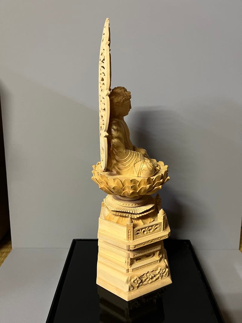 値下　仏像　柘植　木彫　座釈迦　六角台座付　唐草光背　金泥書アクリルケース付17
