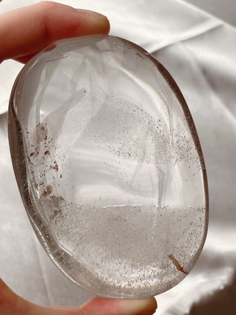 高品質イエローガーデンクォーツ入りクリアクォーツ握り石 218.4g